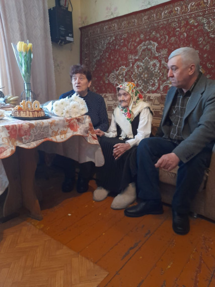 За плечами- целый век. За плечами- целый век.